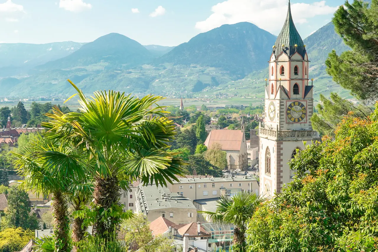 Blick Meran Sommer Südtirol